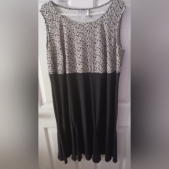 Julian Taylor New York/Size 16 Dress Set with Shrug Black Animal Print - Picture 4 of 6